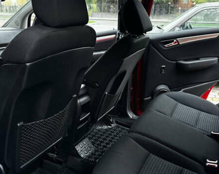 Красный Мерседес Б-класс, объемом двигателя 1.7 л и пробегом 89 тыс. км за 8000 $, фото 6 на Automoto.ua