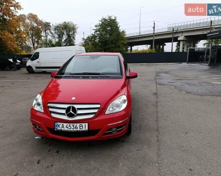 Мерседес Б-класс 2011 в Броварах на Automoto.ua Красный Мерседес Б-класс, объемом двигателя 1.7 л и пробегом 120 тыс. км за 7500 $, фото 1 на Automoto.ua