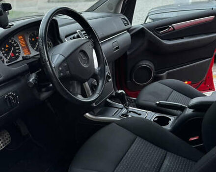 Красный Мерседес Б-класс, объемом двигателя 1.7 л и пробегом 89 тыс. км за 8000 $, фото 4 на Automoto.ua