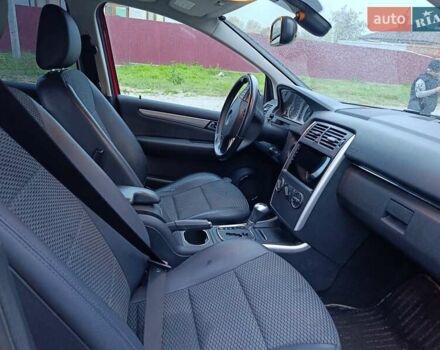 Мерседес Б-класс 2011 в Броварах на Automoto.ua Красный Мерседес Б-класс, объемом двигателя 1.7 л и пробегом 120 тыс. км за 7500 $, фото 3 на Automoto.ua