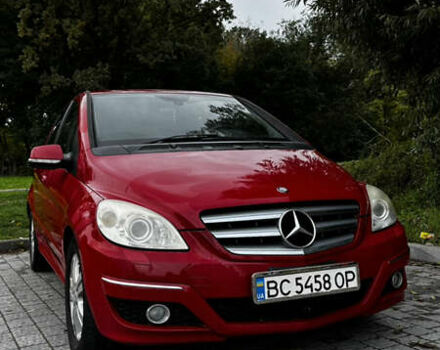 Красный Мерседес Б-класс, объемом двигателя 1.7 л и пробегом 89 тыс. км за 8000 $, фото 1 на Automoto.ua