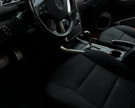 Красный Мерседес Б-класс, объемом двигателя 1.7 л и пробегом 89 тыс. км за 8000 $, фото 9 на Automoto.ua