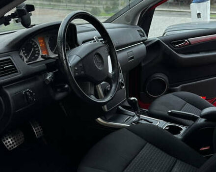 Красный Мерседес Б-класс, объемом двигателя 1.7 л и пробегом 89 тыс. км за 8000 $, фото 8 на Automoto.ua