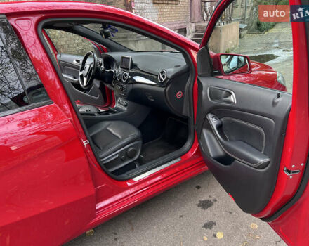 Красный Мерседес Б-класс, объемом двигателя 1.8 л и пробегом 130 тыс. км за 10999 $, фото 10 на Automoto.ua