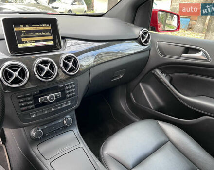 Красный Мерседес Б-класс, объемом двигателя 1.8 л и пробегом 130 тыс. км за 10999 $, фото 19 на Automoto.ua