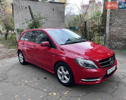 Красный Мерседес Б-класс, объемом двигателя 1.8 л и пробегом 130 тыс. км за 10999 $, фото 2 на Automoto.ua