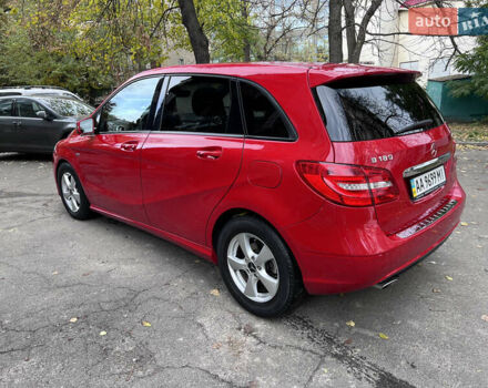 Красный Мерседес Б-класс, объемом двигателя 1.8 л и пробегом 130 тыс. км за 10999 $, фото 3 на Automoto.ua