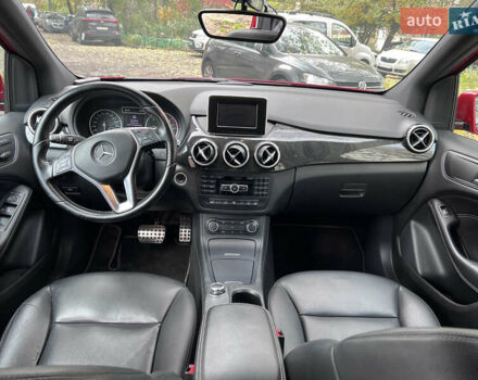 Красный Мерседес Б-класс, объемом двигателя 1.8 л и пробегом 130 тыс. км за 10999 $, фото 14 на Automoto.ua