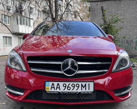 Красный Мерседес Б-класс, объемом двигателя 1.8 л и пробегом 130 тыс. км за 10999 $, фото 7 на Automoto.ua