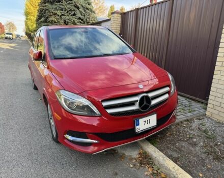 Красный Мерседес Б-класс, объемом двигателя 0 л и пробегом 180 тыс. км за 7999 $, фото 1 на Automoto.ua