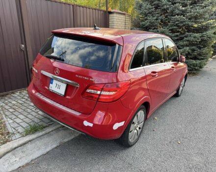 Красный Мерседес Б-класс, объемом двигателя 0 л и пробегом 180 тыс. км за 7999 $, фото 2 на Automoto.ua