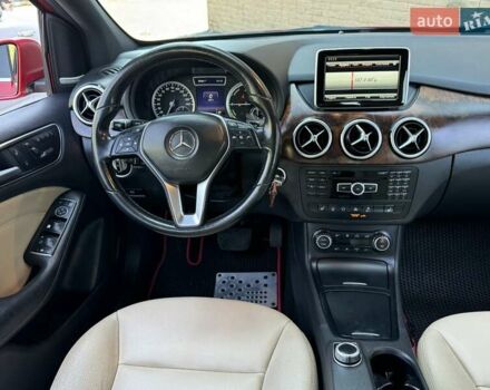 Червоний Мерседес Б-клас, об'ємом двигуна 0 л та пробігом 120 тис. км за 9999 $, фото 22 на Automoto.ua