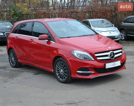 Красный Мерседес Б-класс, объемом двигателя 0 л и пробегом 122 тыс. км за 9999 $, фото 3 на Automoto.ua