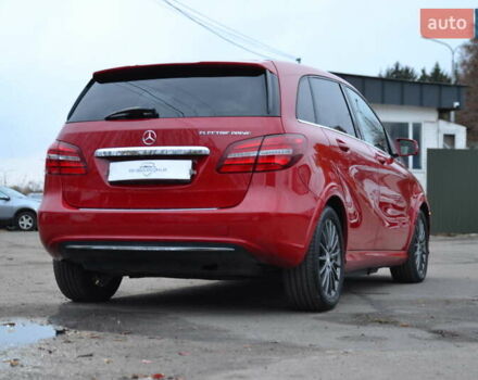 Красный Мерседес Б-класс, объемом двигателя 0 л и пробегом 122 тыс. км за 9999 $, фото 7 на Automoto.ua