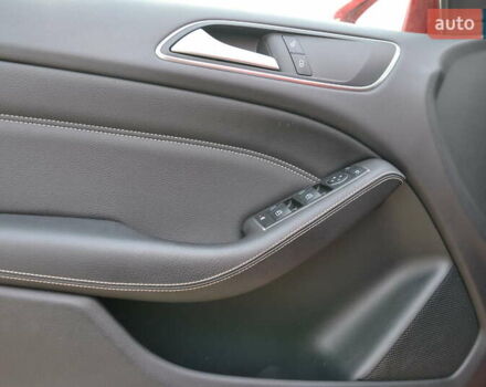 Красный Мерседес Б-класс, объемом двигателя 0 л и пробегом 122 тыс. км за 9999 $, фото 18 на Automoto.ua