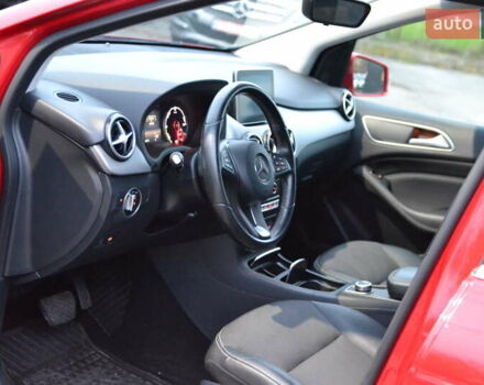Красный Мерседес Б-класс, объемом двигателя 0 л и пробегом 122 тыс. км за 9999 $, фото 13 на Automoto.ua