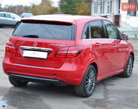 Красный Мерседес Б-класс, объемом двигателя 0 л и пробегом 122 тыс. км за 9999 $, фото 5 на Automoto.ua