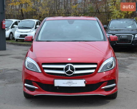 Красный Мерседес Б-класс, объемом двигателя 0 л и пробегом 122 тыс. км за 9999 $, фото 2 на Automoto.ua