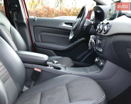 Красный Мерседес Б-класс, объемом двигателя 0 л и пробегом 122 тыс. км за 9999 $, фото 25 на Automoto.ua