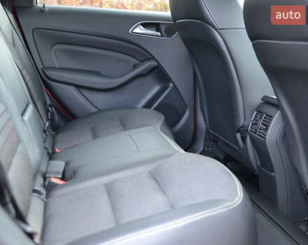 Красный Мерседес Б-класс, объемом двигателя 0 л и пробегом 122 тыс. км за 9999 $, фото 22 на Automoto.ua