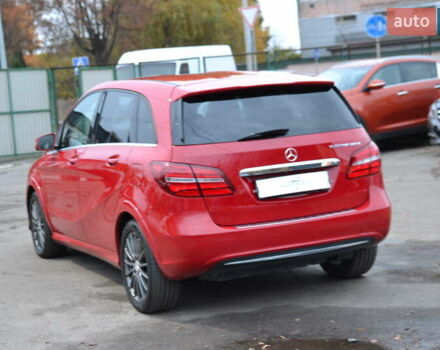 Красный Мерседес Б-класс, объемом двигателя 0 л и пробегом 122 тыс. км за 9999 $, фото 8 на Automoto.ua
