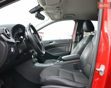 Красный Мерседес Б-класс, объемом двигателя 0 л и пробегом 122 тыс. км за 9999 $, фото 16 на Automoto.ua