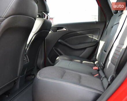 Красный Мерседес Б-класс, объемом двигателя 0 л и пробегом 122 тыс. км за 9999 $, фото 19 на Automoto.ua