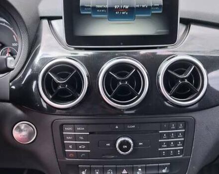 Червоний Мерседес Б-клас, об'ємом двигуна 0 л та пробігом 150 тис. км за 10999 $, фото 16 на Automoto.ua