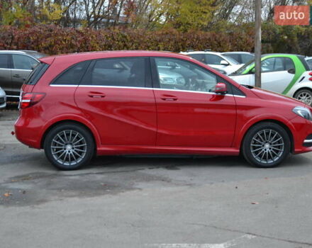 Красный Мерседес Б-класс, объемом двигателя 0 л и пробегом 122 тыс. км за 9999 $, фото 4 на Automoto.ua