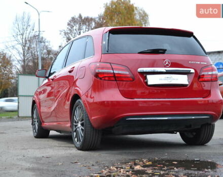 Красный Мерседес Б-класс, объемом двигателя 0 л и пробегом 122 тыс. км за 9999 $, фото 9 на Automoto.ua