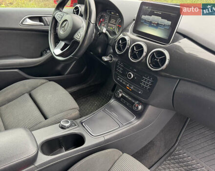 Червоний Мерседес Б-клас, об'ємом двигуна 0 л та пробігом 98 тис. км за 10500 $, фото 17 на Automoto.ua