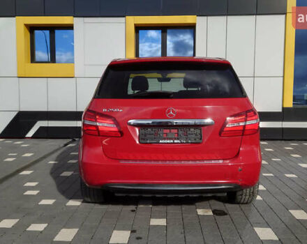 Червоний Мерседес Б-клас, об'ємом двигуна 0 л та пробігом 108 тис. км за 10800 $, фото 4 на Automoto.ua