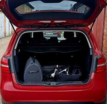 Червоний Мерседес Б-клас, об'ємом двигуна 0 л та пробігом 98 тис. км за 12000 $, фото 14 на Automoto.ua