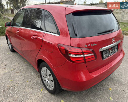 Червоний Мерседес Б-клас, об'ємом двигуна 0 л та пробігом 98 тис. км за 10500 $, фото 5 на Automoto.ua