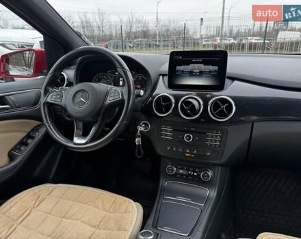 Красный Мерседес Б-класс, объемом двигателя 0 л и пробегом 146 тыс. км за 9988 $, фото 15 на Automoto.ua