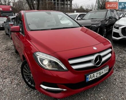 Красный Мерседес Б-класс, объемом двигателя 0 л и пробегом 146 тыс. км за 9988 $, фото 2 на Automoto.ua