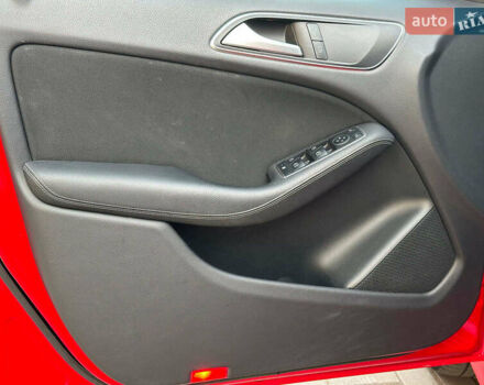 Красный Мерседес Б-класс, объемом двигателя 0 л и пробегом 137 тыс. км за 10790 $, фото 8 на Automoto.ua