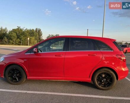 Красный Мерседес Б-класс, объемом двигателя 0 л и пробегом 117 тыс. км за 11300 $, фото 4 на Automoto.ua