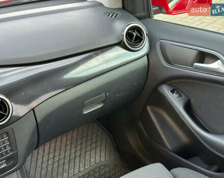 Красный Мерседес Б-класс, объемом двигателя 0 л и пробегом 137 тыс. км за 10790 $, фото 20 на Automoto.ua