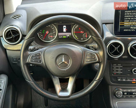 Красный Мерседес Б-класс, объемом двигателя 0 л и пробегом 137 тыс. км за 10790 $, фото 19 на Automoto.ua