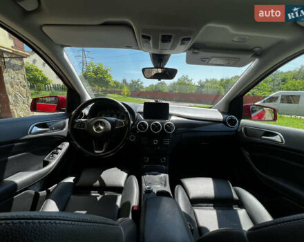 Красный Мерседес Б-класс, объемом двигателя 0 л и пробегом 69 тыс. км за 12600 $, фото 10 на Automoto.ua