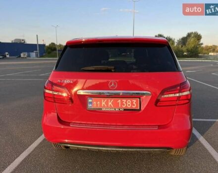 Красный Мерседес Б-класс, объемом двигателя 0 л и пробегом 117 тыс. км за 11300 $, фото 2 на Automoto.ua