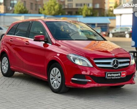 Красный Мерседес Б-класс, объемом двигателя 0 л и пробегом 137 тыс. км за 10790 $, фото 2 на Automoto.ua