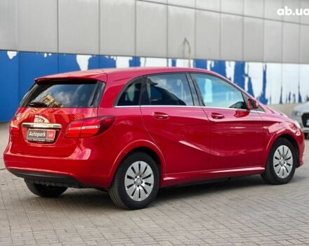 Красный Мерседес Б-класс, объемом двигателя 0 л и пробегом 137 тыс. км за 10790 $, фото 3 на Automoto.ua