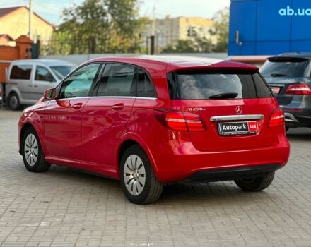 Красный Мерседес Б-класс, объемом двигателя 0 л и пробегом 137 тыс. км за 10790 $, фото 5 на Automoto.ua