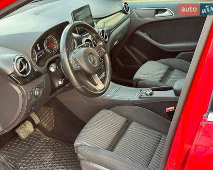 Красный Мерседес Б-класс, объемом двигателя 0 л и пробегом 137 тыс. км за 10790 $, фото 7 на Automoto.ua
