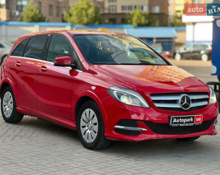 Красный Мерседес Б-класс, объемом двигателя 0 л и пробегом 137 тыс. км за 10790 $, фото 2 на Automoto.ua