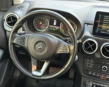 Красный Мерседес Б-класс, объемом двигателя 0 л и пробегом 137 тыс. км за 10790 $, фото 21 на Automoto.ua