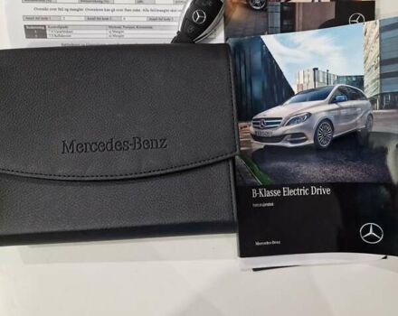 Красный Мерседес Б-класс, объемом двигателя 0 л и пробегом 95 тыс. км за 10800 $, фото 27 на Automoto.ua