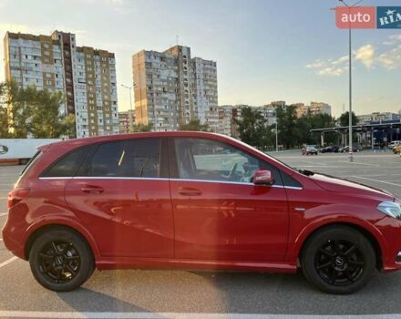 Красный Мерседес Б-класс, объемом двигателя 0 л и пробегом 117 тыс. км за 11300 $, фото 7 на Automoto.ua